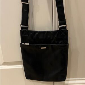 Perlina Black Leather Crossbody Bag with Front Zip
